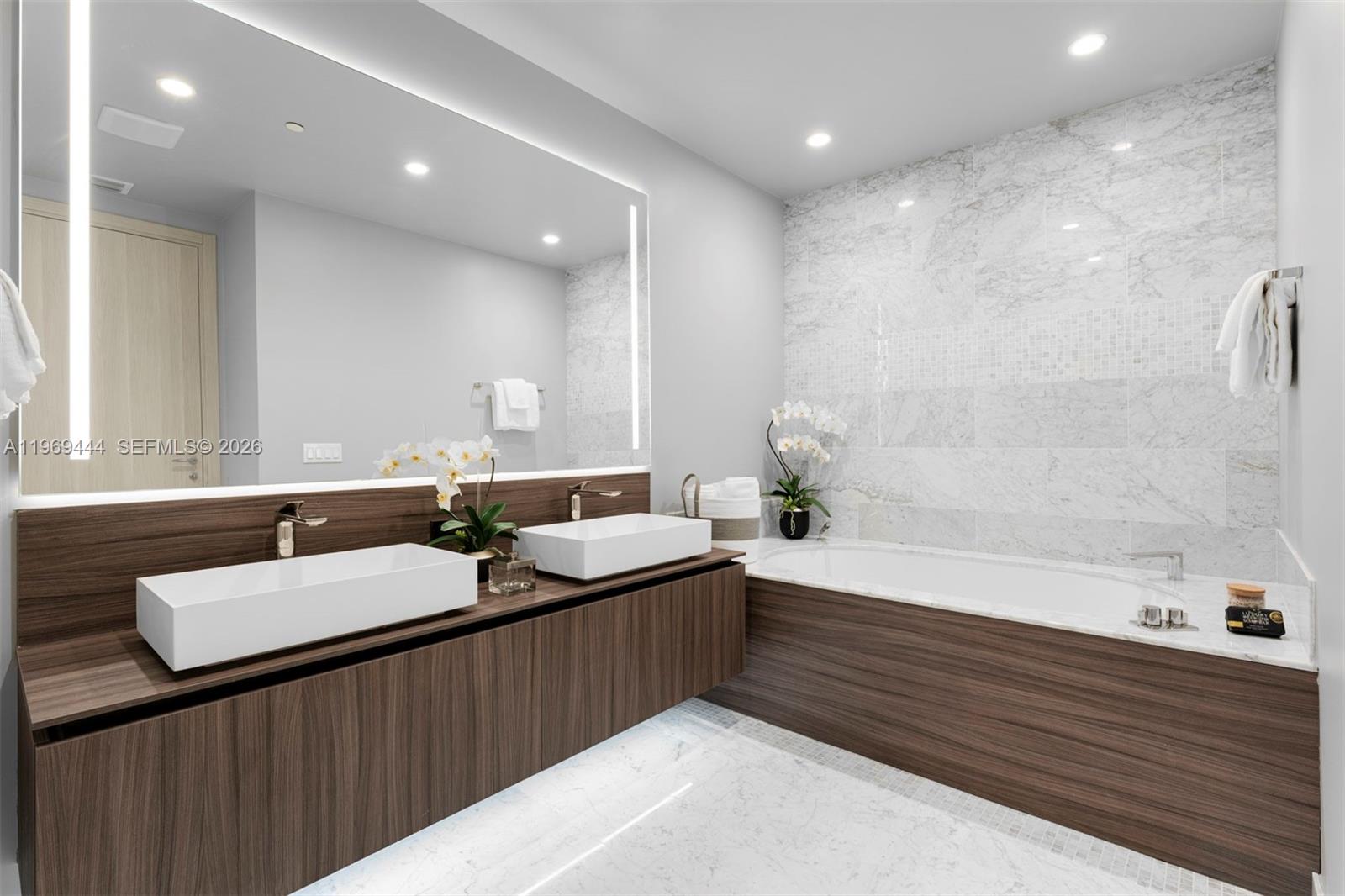 1000 Brickell Plz #PH6108, Miami FL 33131