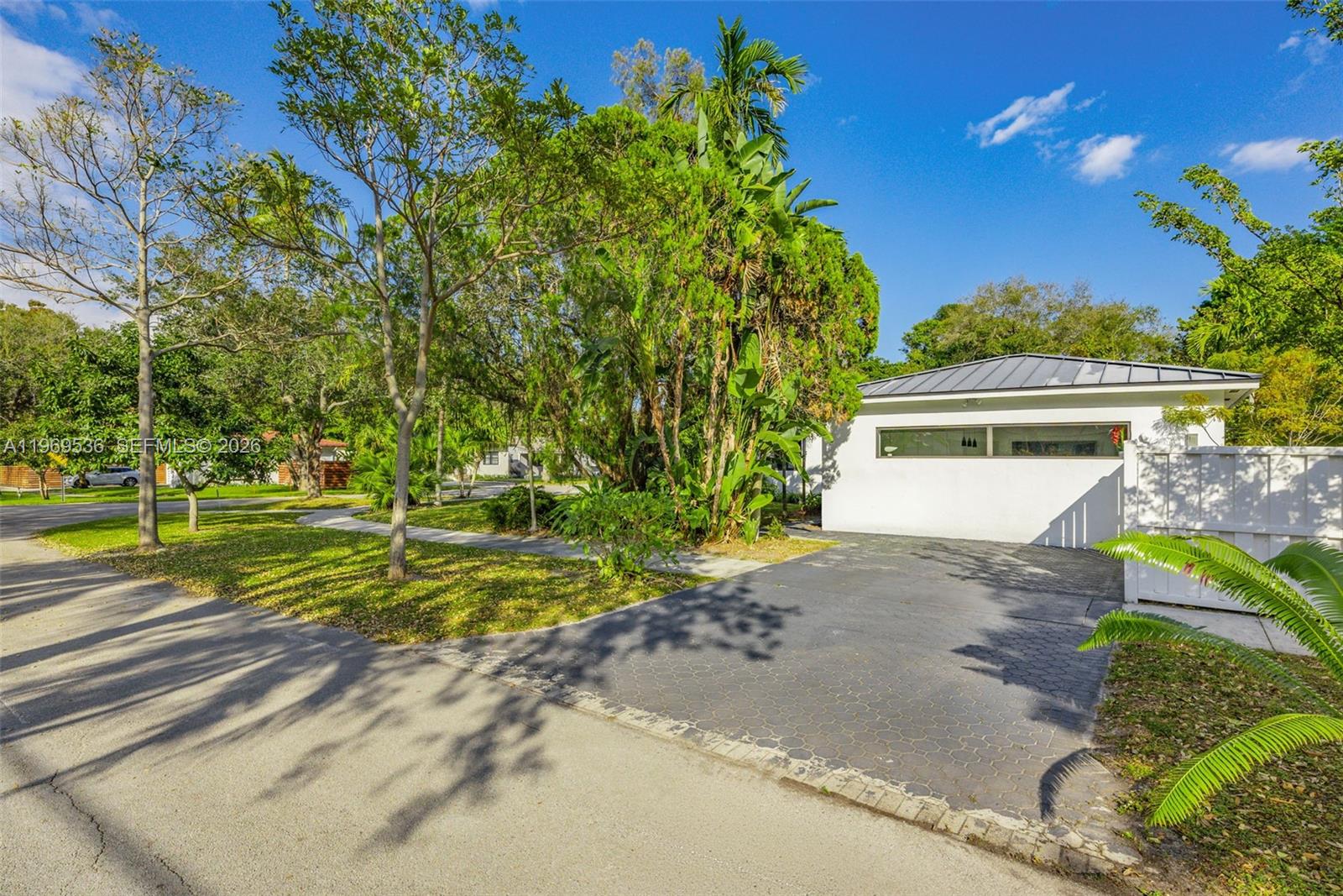 312 NE 90th St, El Portal FL 33138