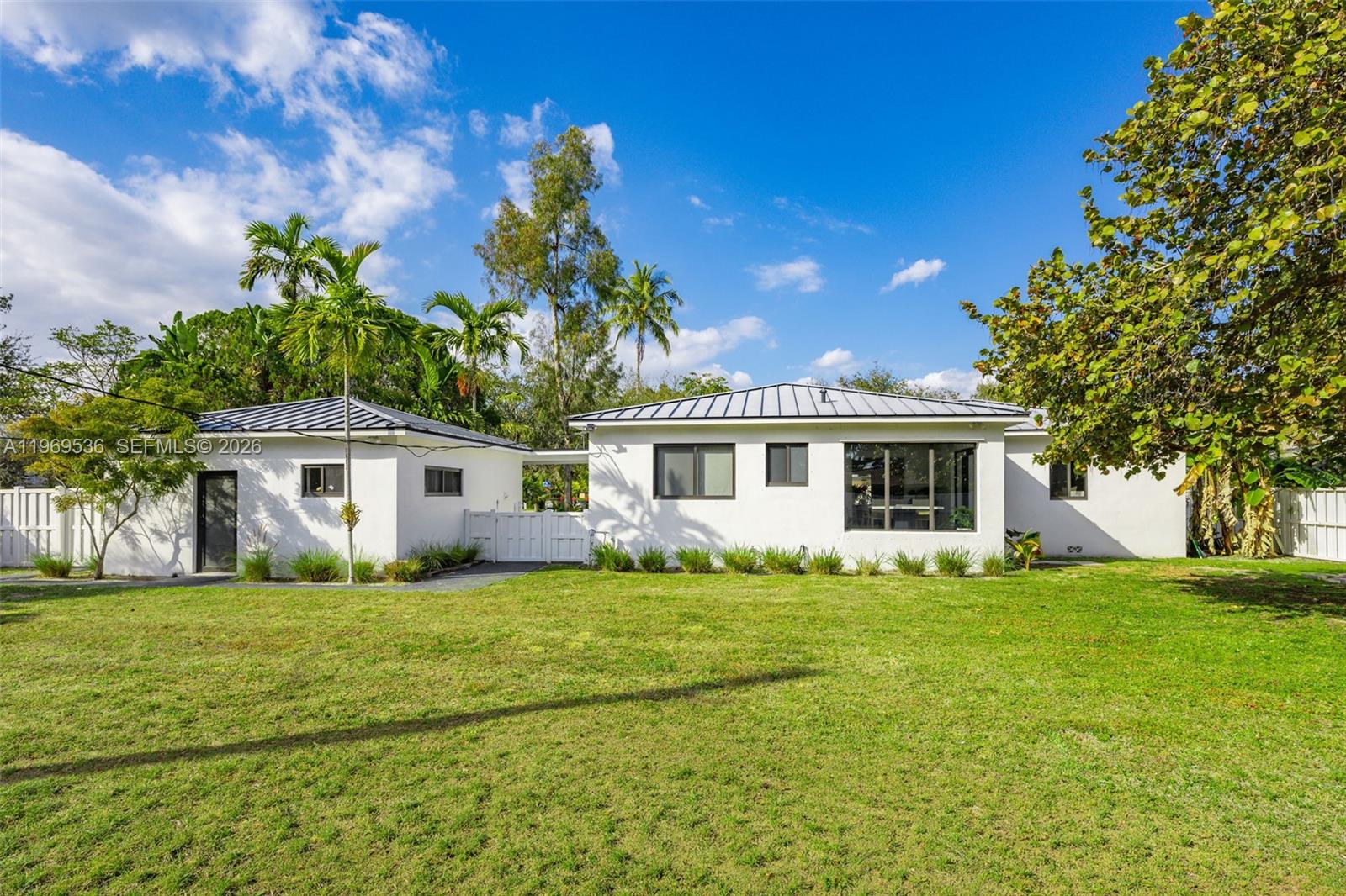 312 NE 90th St, El Portal FL 33138