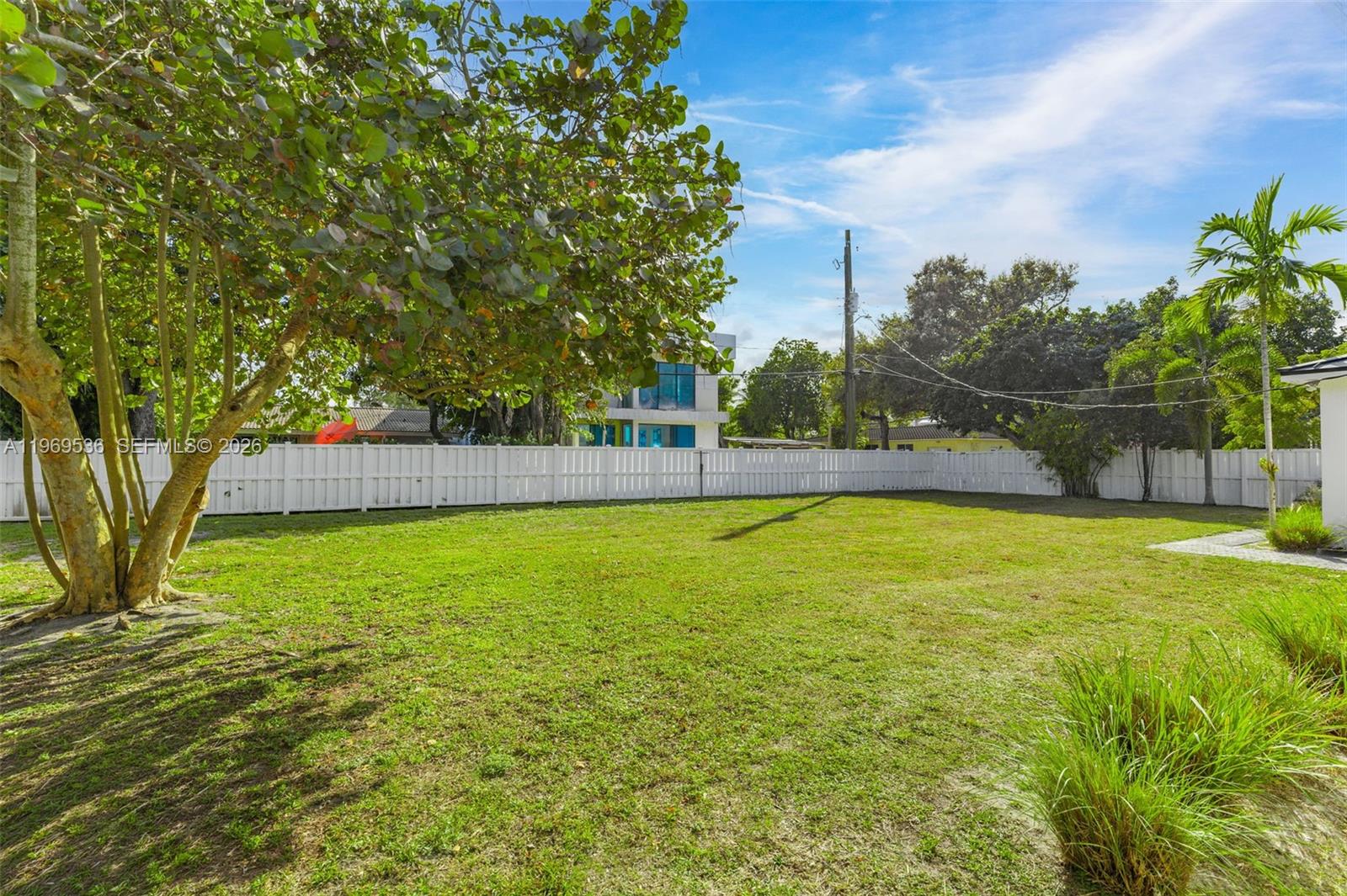 312 NE 90th St, El Portal FL 33138