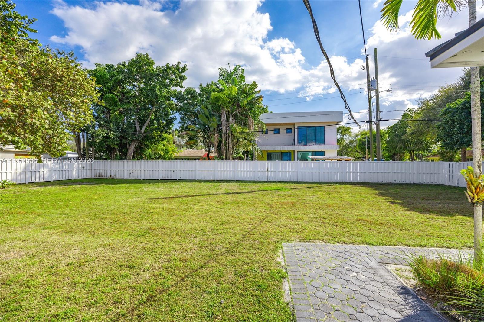 312 NE 90th St, El Portal FL 33138
