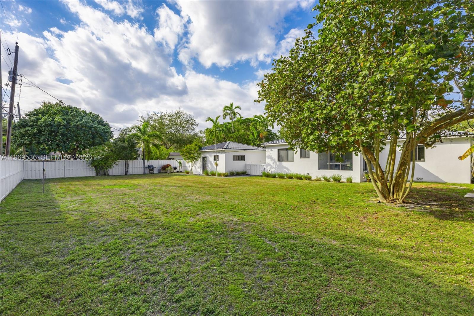 312 NE 90th St, El Portal FL 33138