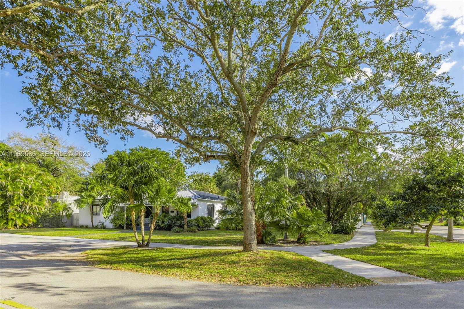 312 NE 90th St, El Portal FL 33138