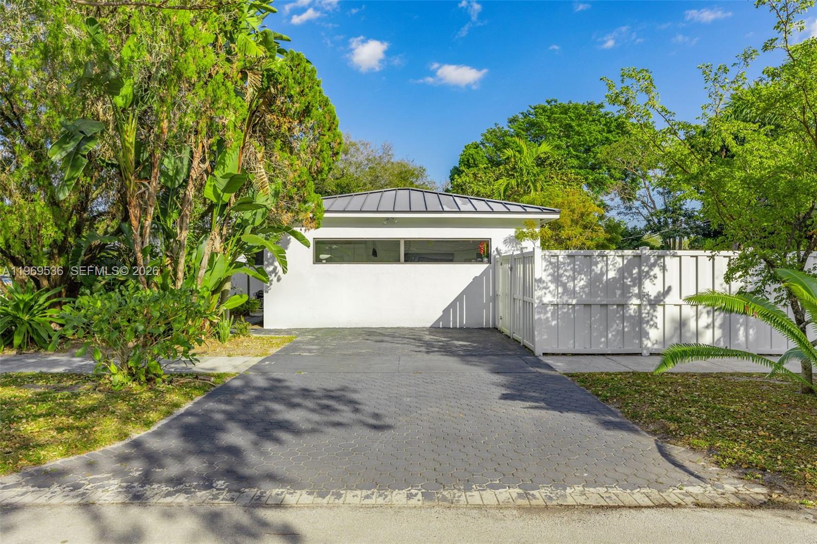 312 NE 90th St, El Portal FL 33138