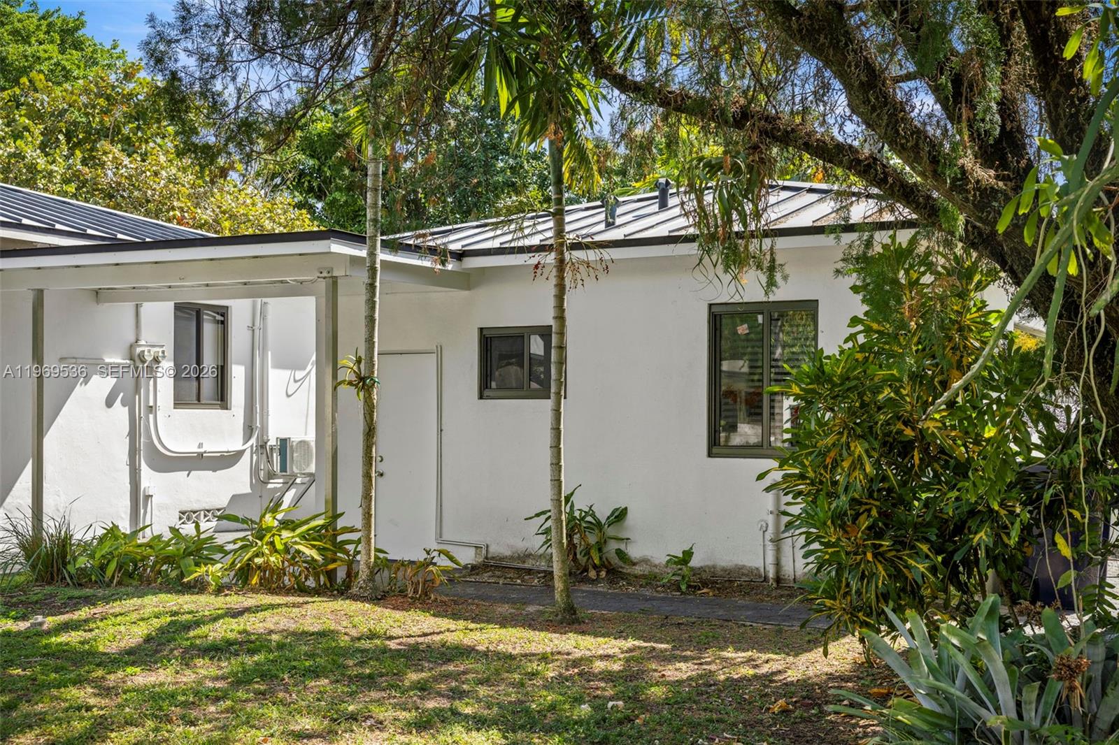 312 NE 90th St, El Portal FL 33138