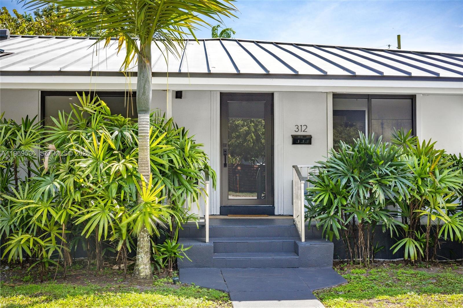 312 NE 90th St, El Portal FL 33138