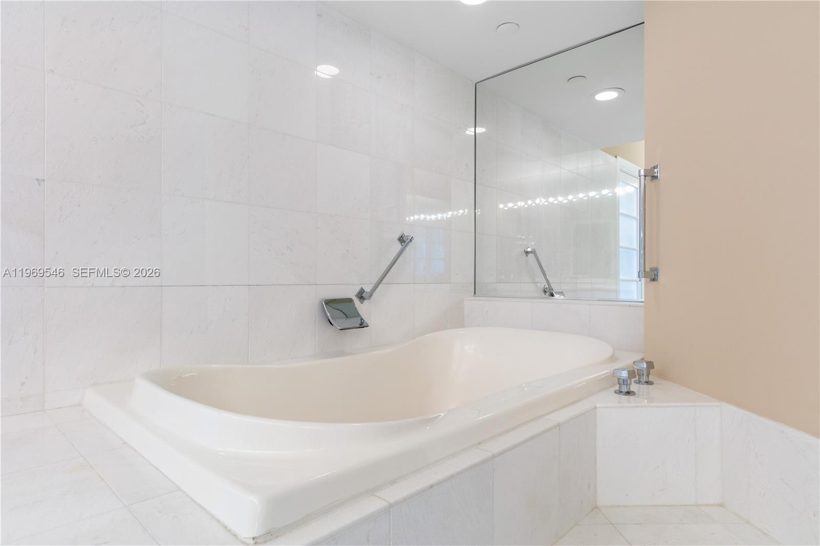 3500 Mystic Pointe Dr #2603, Aventura FL 33180