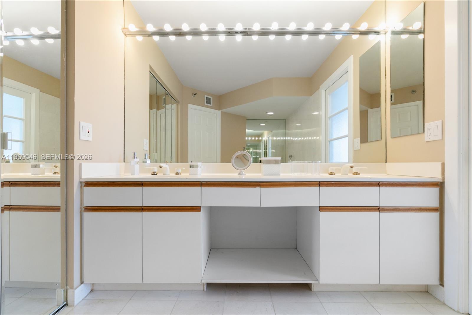 3500 Mystic Pointe Dr #2603, Aventura FL 33180