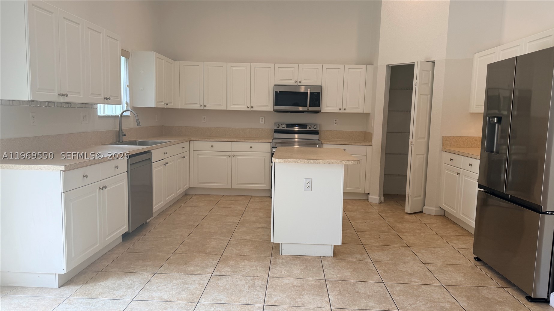 9468 SW 221st Ln, Cutler Bay FL 33190