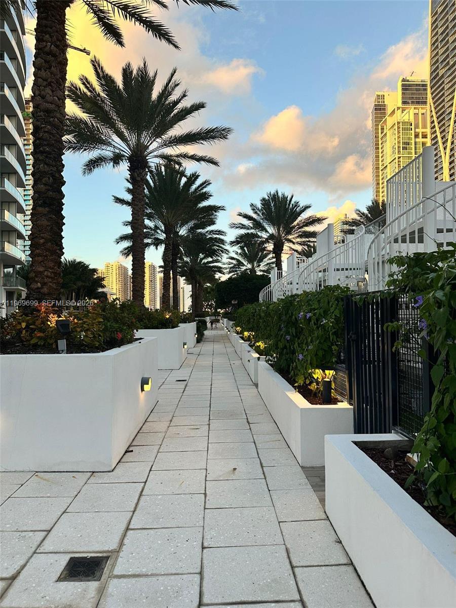 851 NE 1st Ave #2212, Miami FL 33132