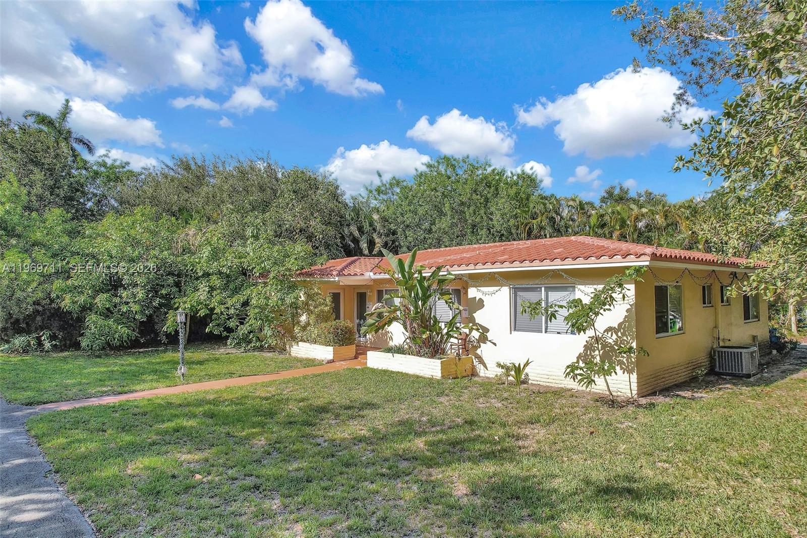 11919 NE 8th av, Biscayne Park FL 33161