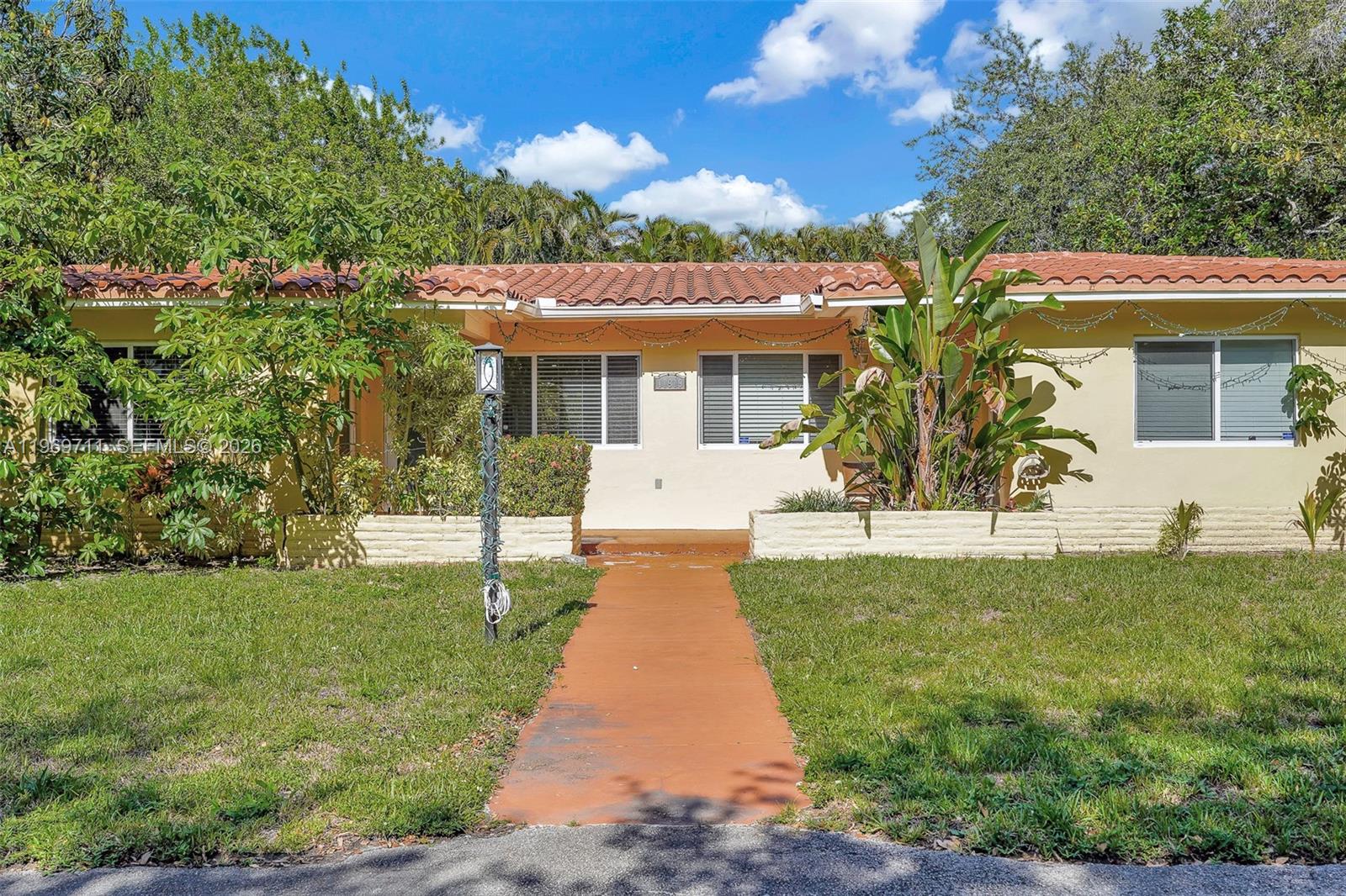 11919 NE 8th av, Biscayne Park FL 33161