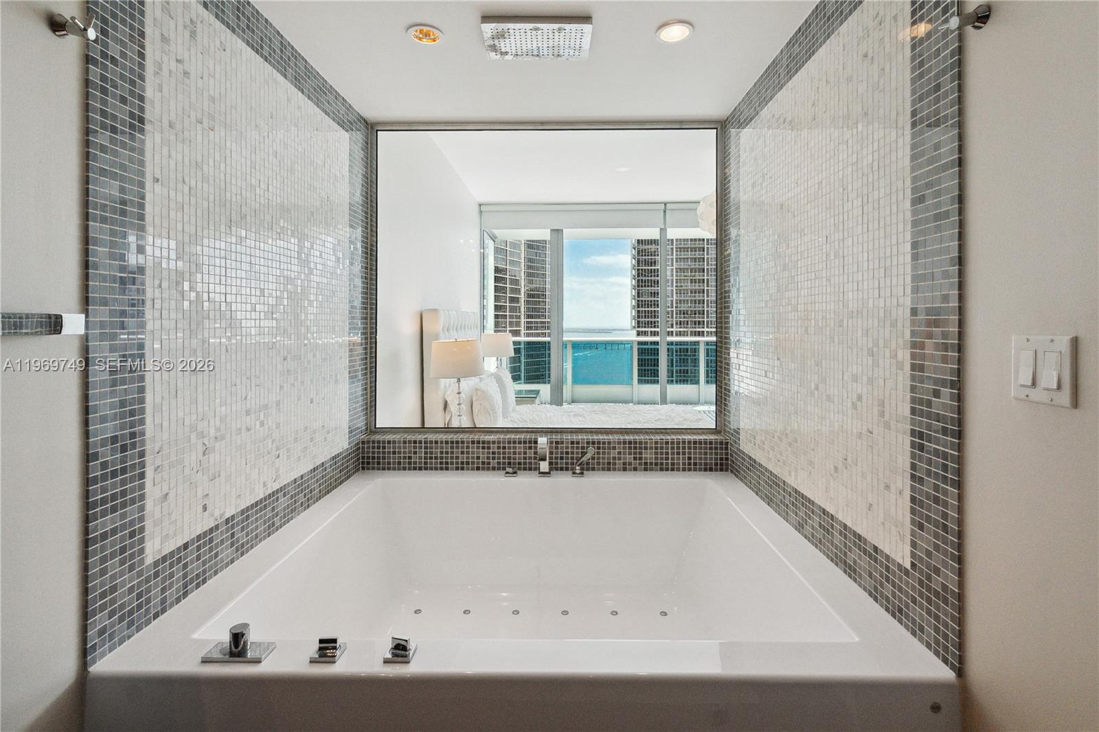 200 Biscayne Boulevard Way #4304, Miami FL 33131