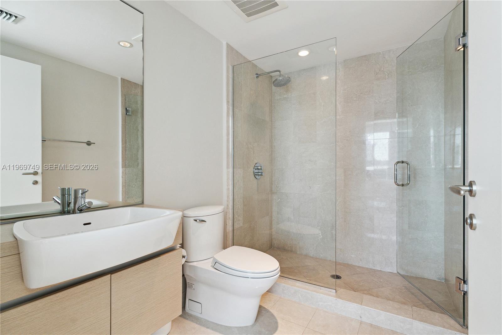 200 Biscayne Boulevard Way #4304, Miami FL 33131