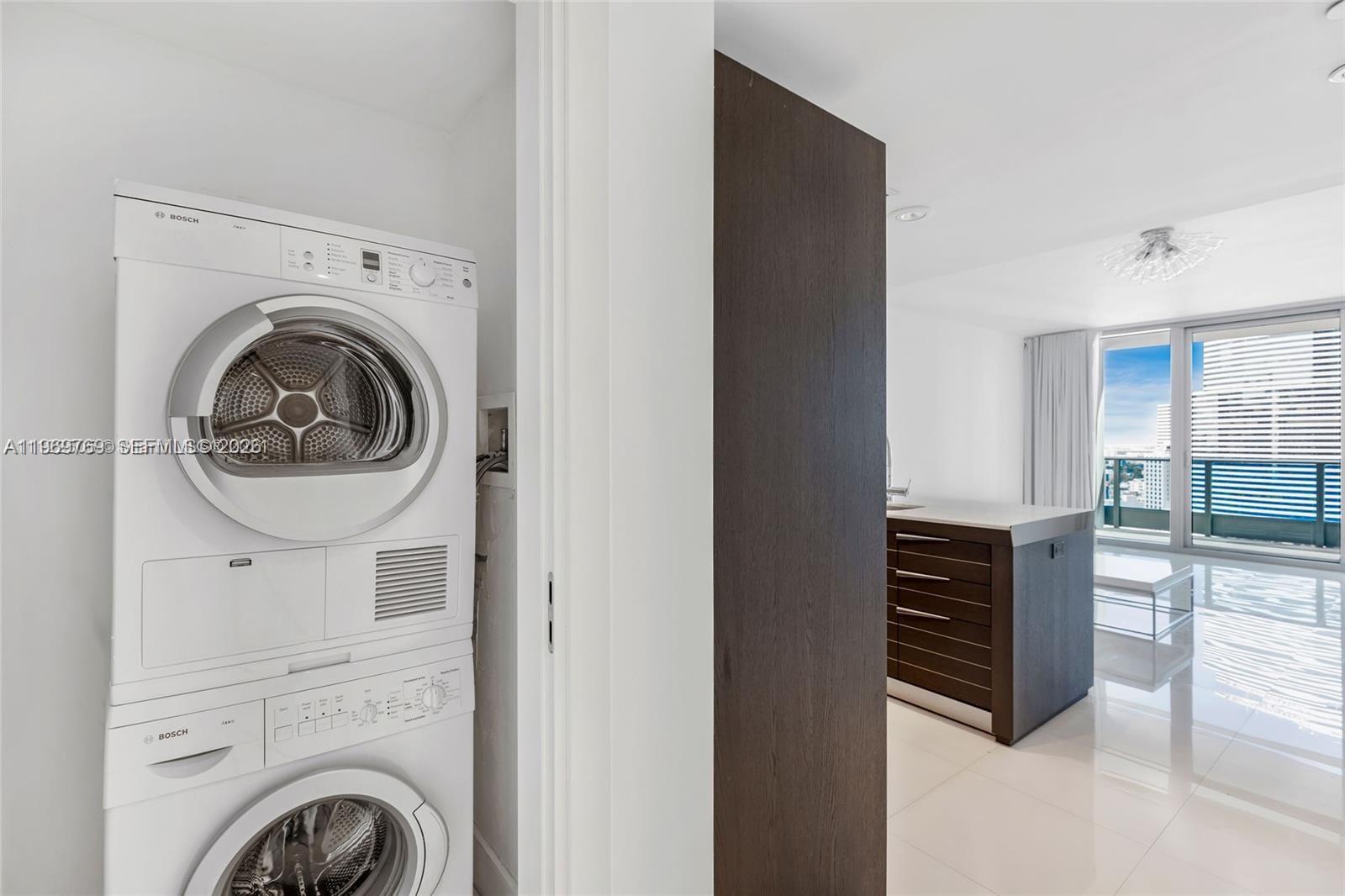 200 Biscayne Boulevard Way #3913, Miami FL 33131