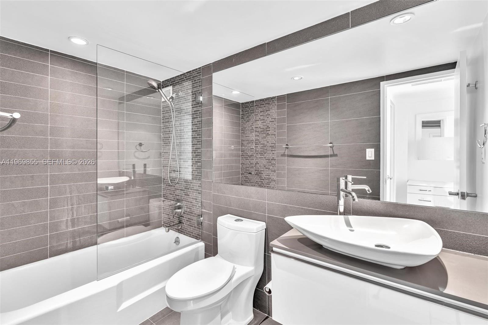 5161 Collins Ave #1017, Miami Beach FL 33140