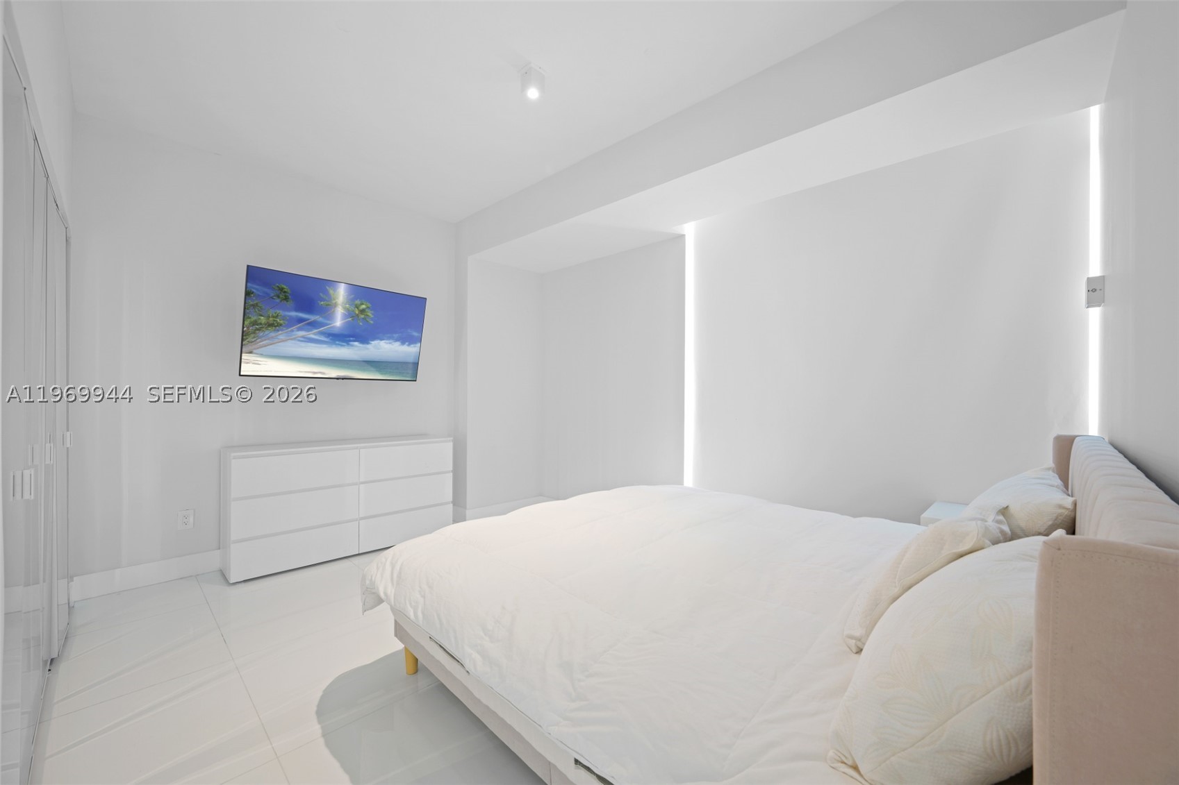 400 Sunny Isles Blvd #2004, Sunny Isles Beach FL 33160
