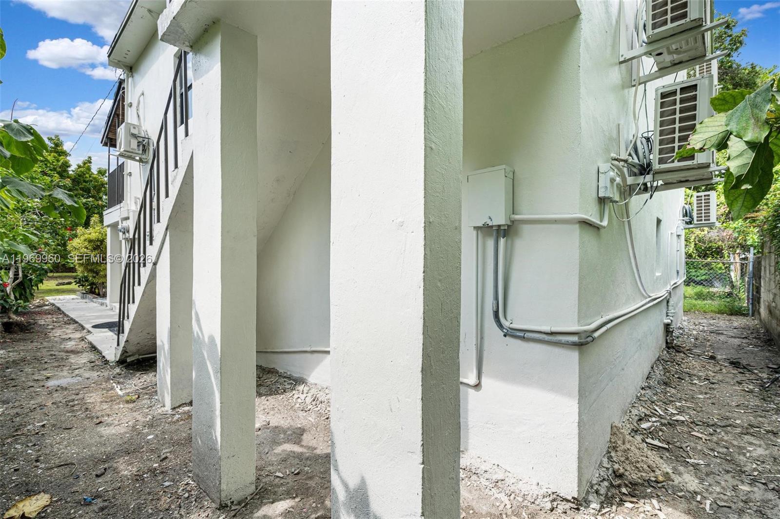 1523 NW 38th St, Miami FL 33142