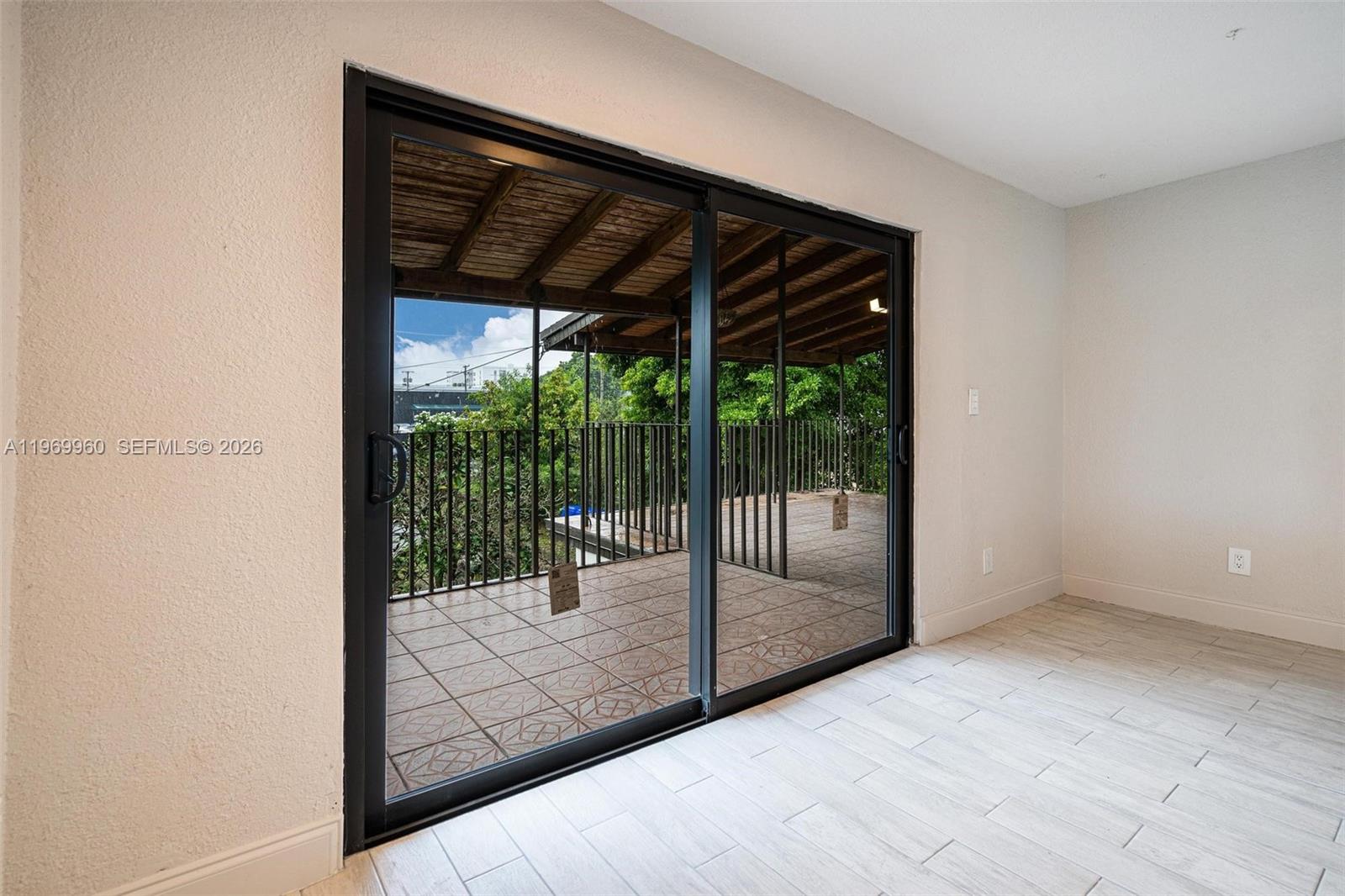 1523 NW 38th St, Miami FL 33142