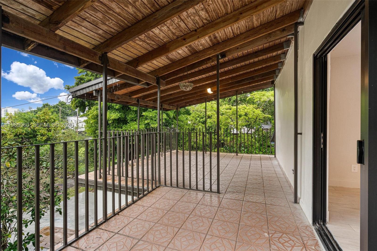 1523 NW 38th St, Miami FL 33142
