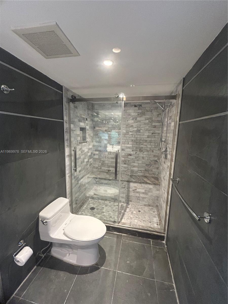 801 N Venetian Dr #802, Miami FL 33139