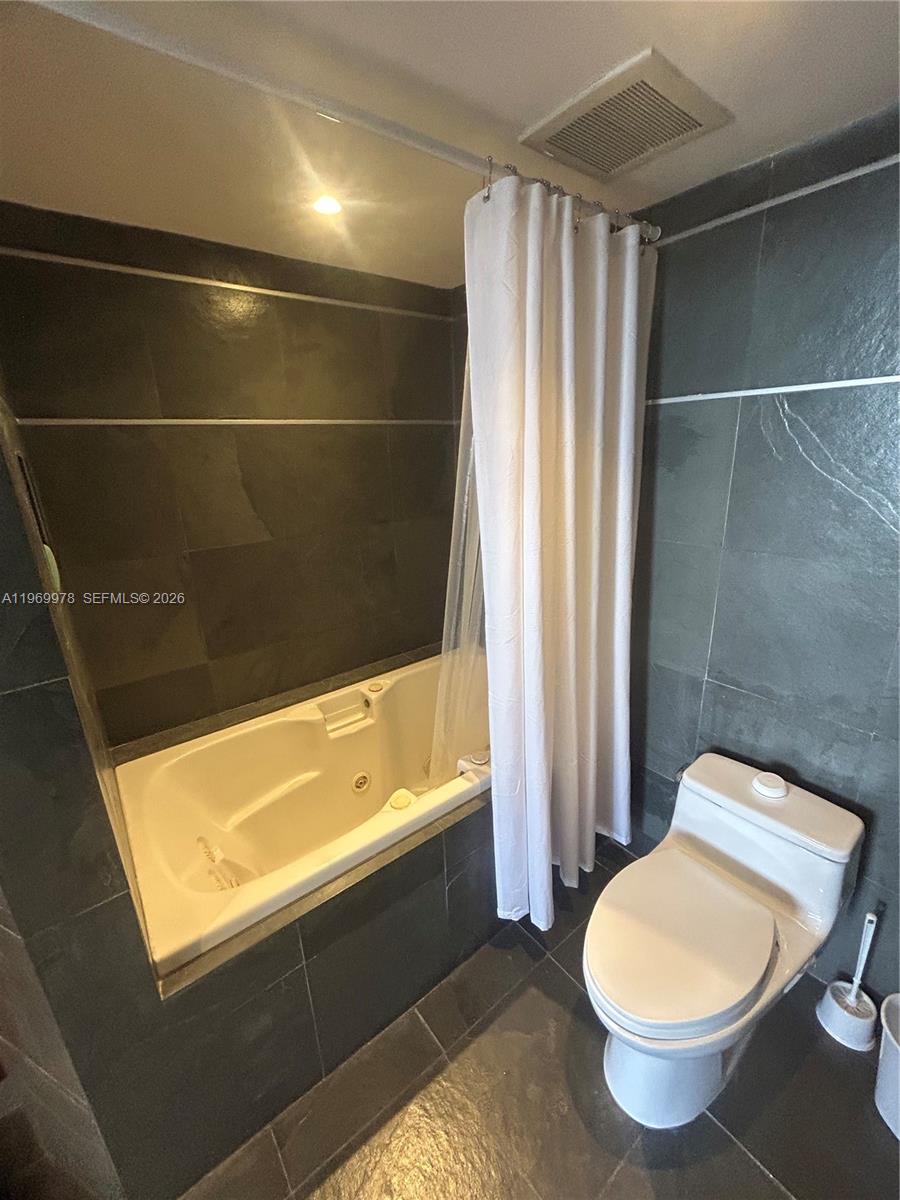 801 N Venetian Dr #802, Miami FL 33139