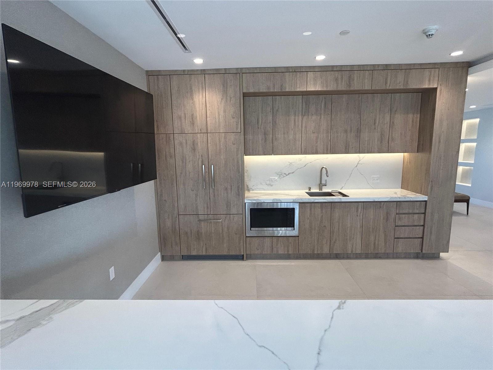 801 N Venetian Dr #802, Miami FL 33139
