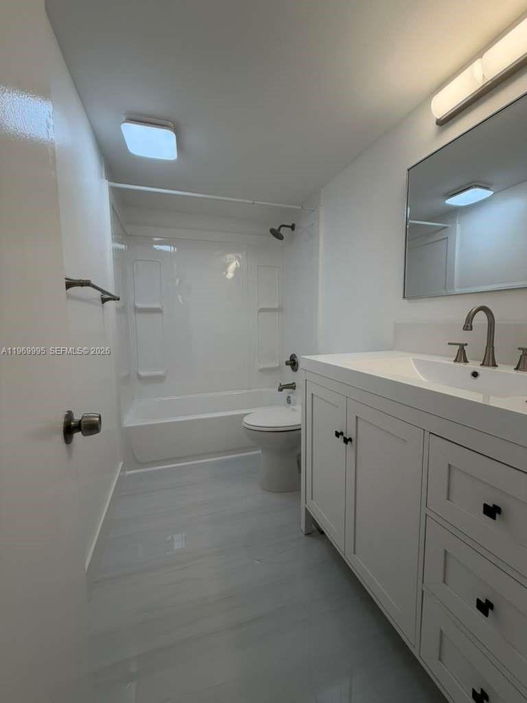 301 SE 3rd St #109, Dania Beach FL 33004