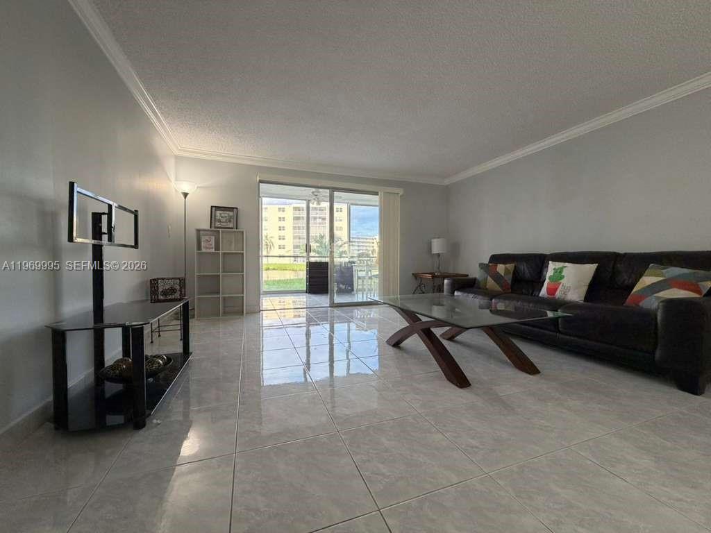301 SE 3rd St #109, Dania Beach FL 33004