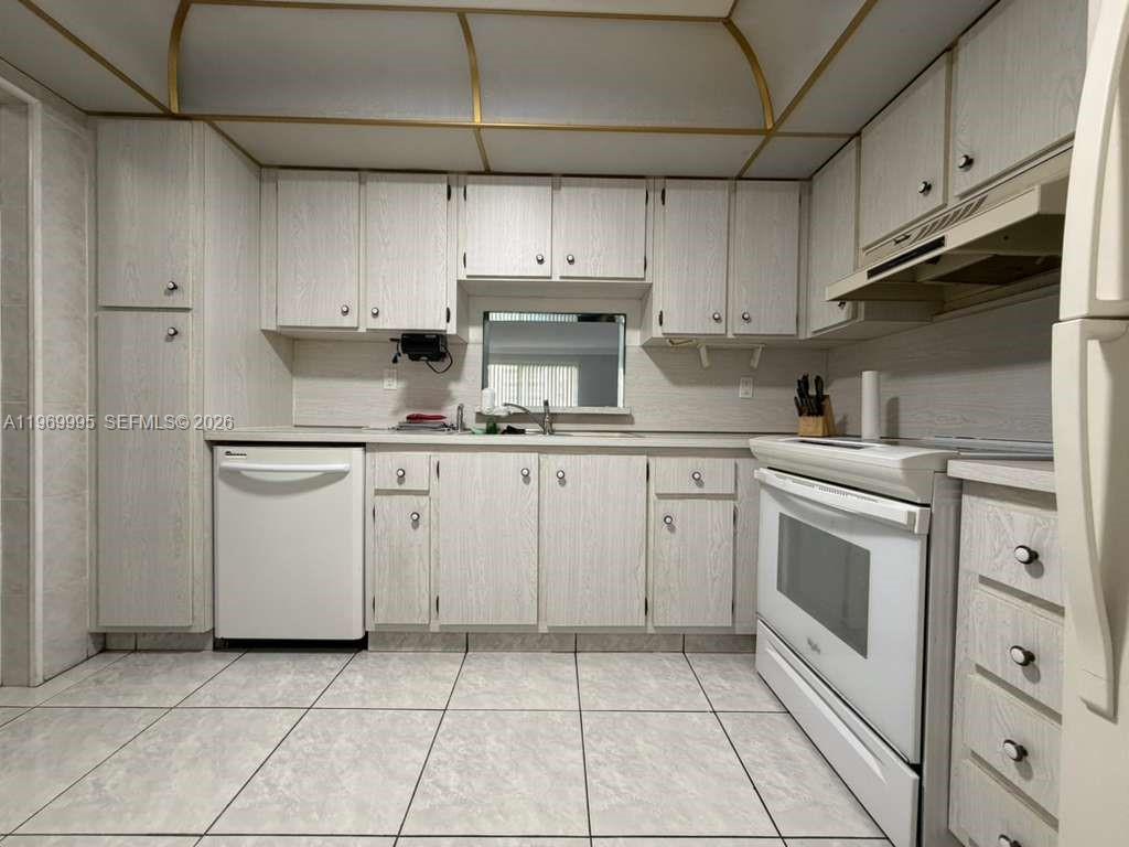 301 SE 3rd St #109, Dania Beach FL 33004