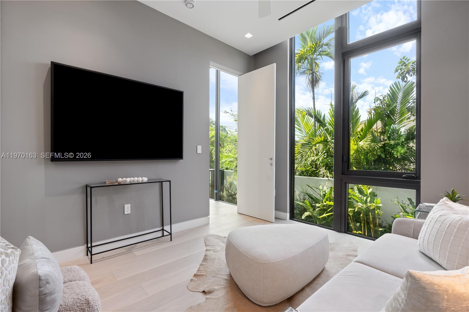 536 W 51st St, Miami Beach FL 33140