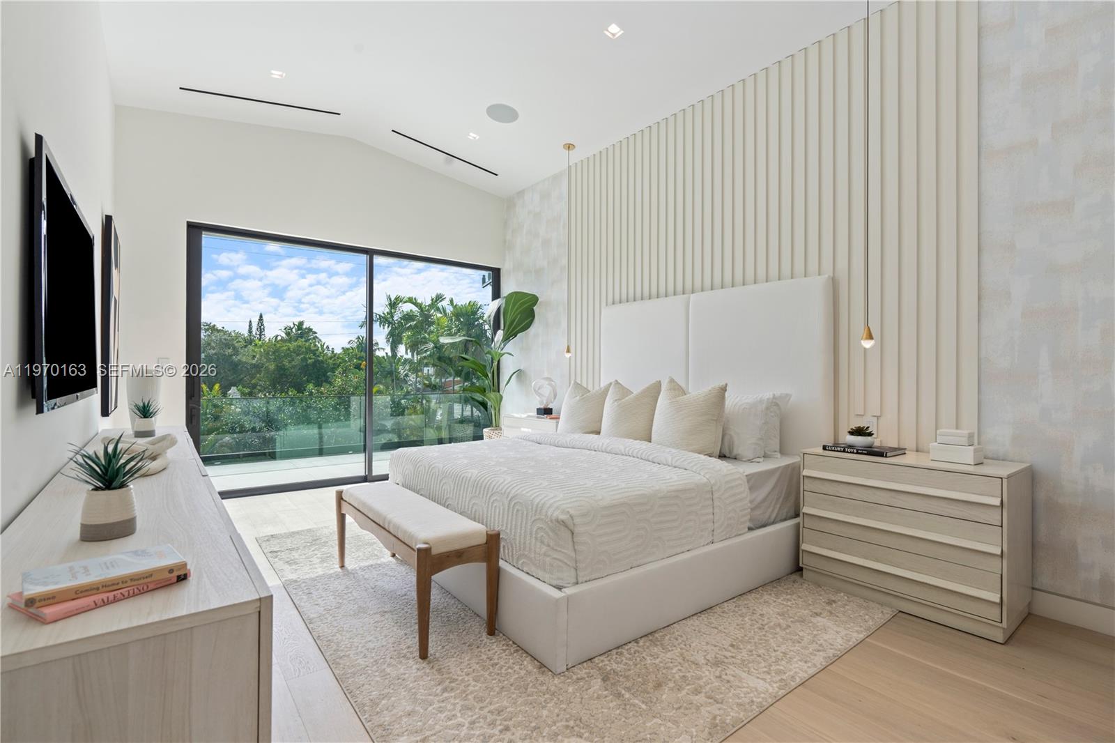 536 W 51st St, Miami Beach FL 33140