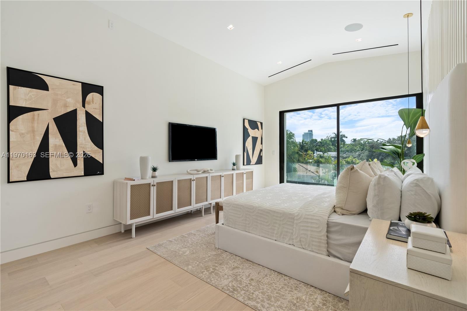 536 W 51st St, Miami Beach FL 33140