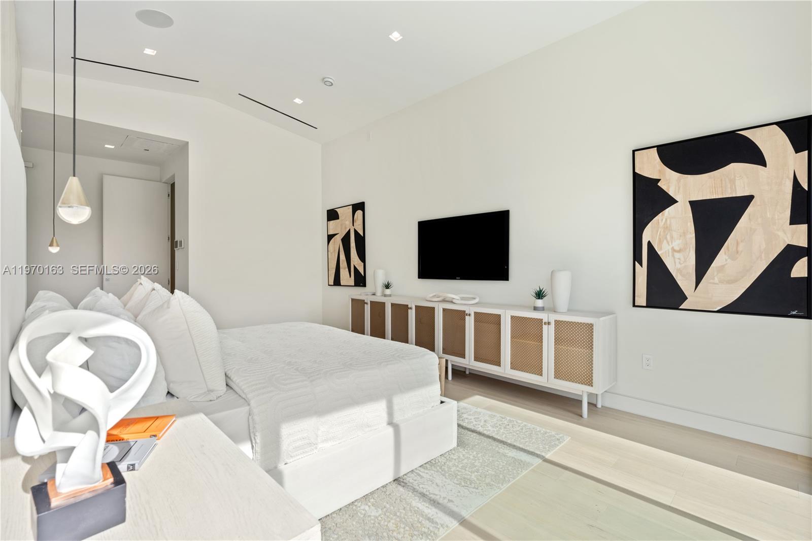 536 W 51st St, Miami Beach FL 33140