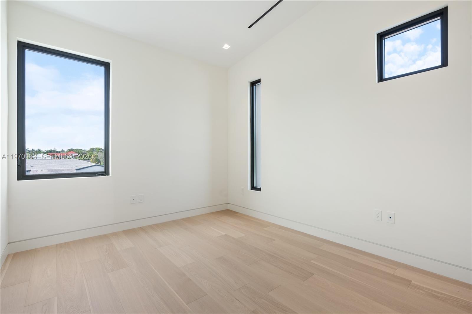 536 W 51st St, Miami Beach FL 33140