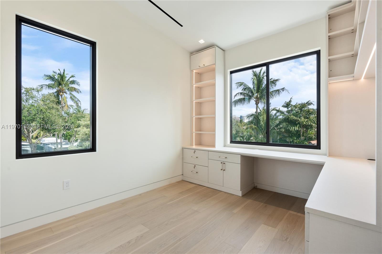 536 W 51st St, Miami Beach FL 33140