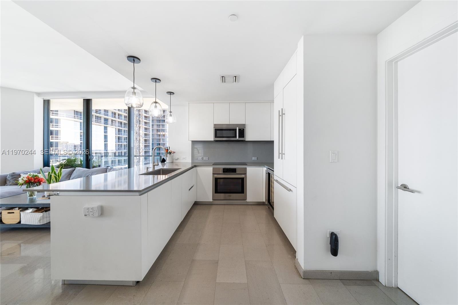 88 SW 7th St #2312, Miami FL 33130