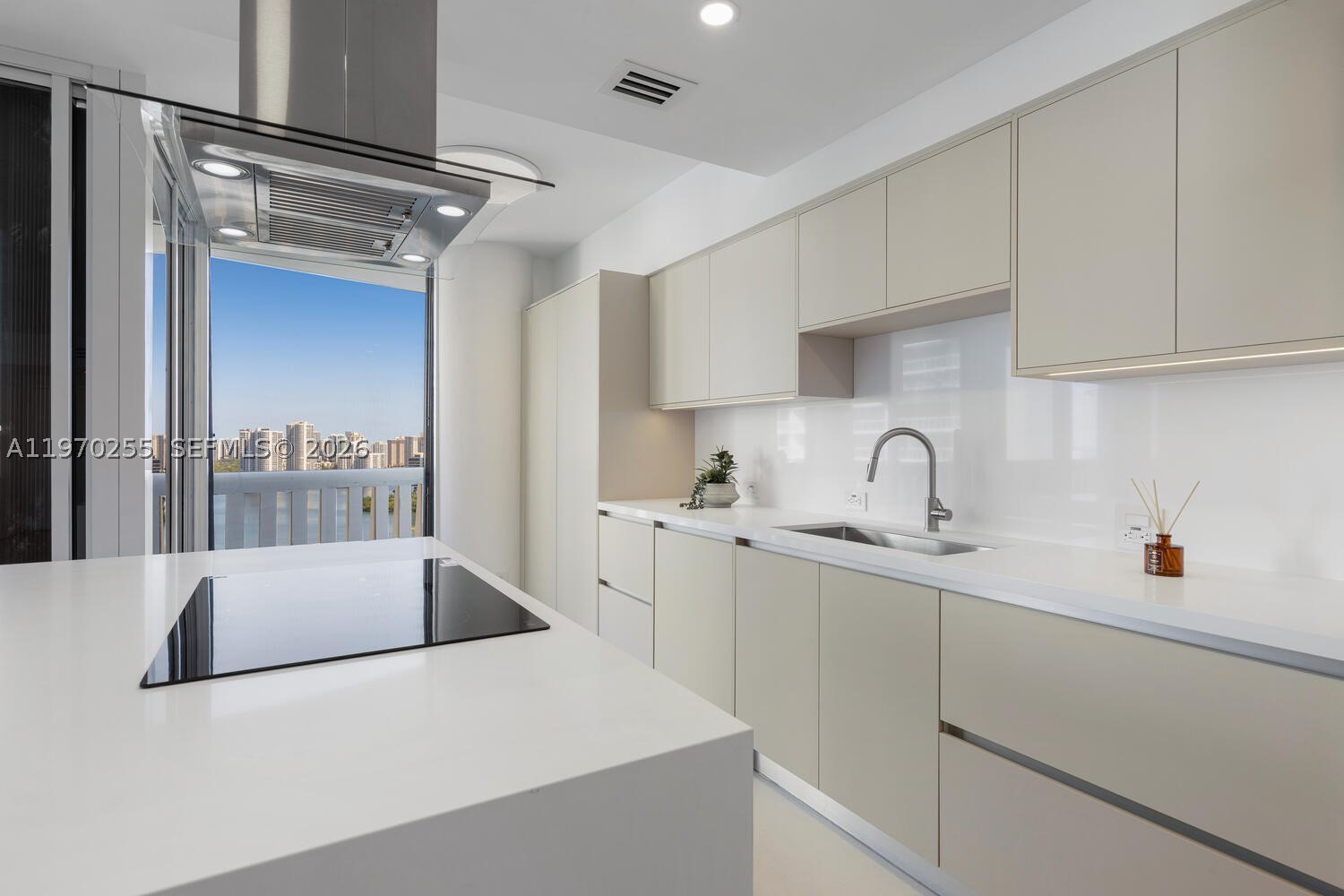 3000 Island Blvd #2504, Aventura FL 33160