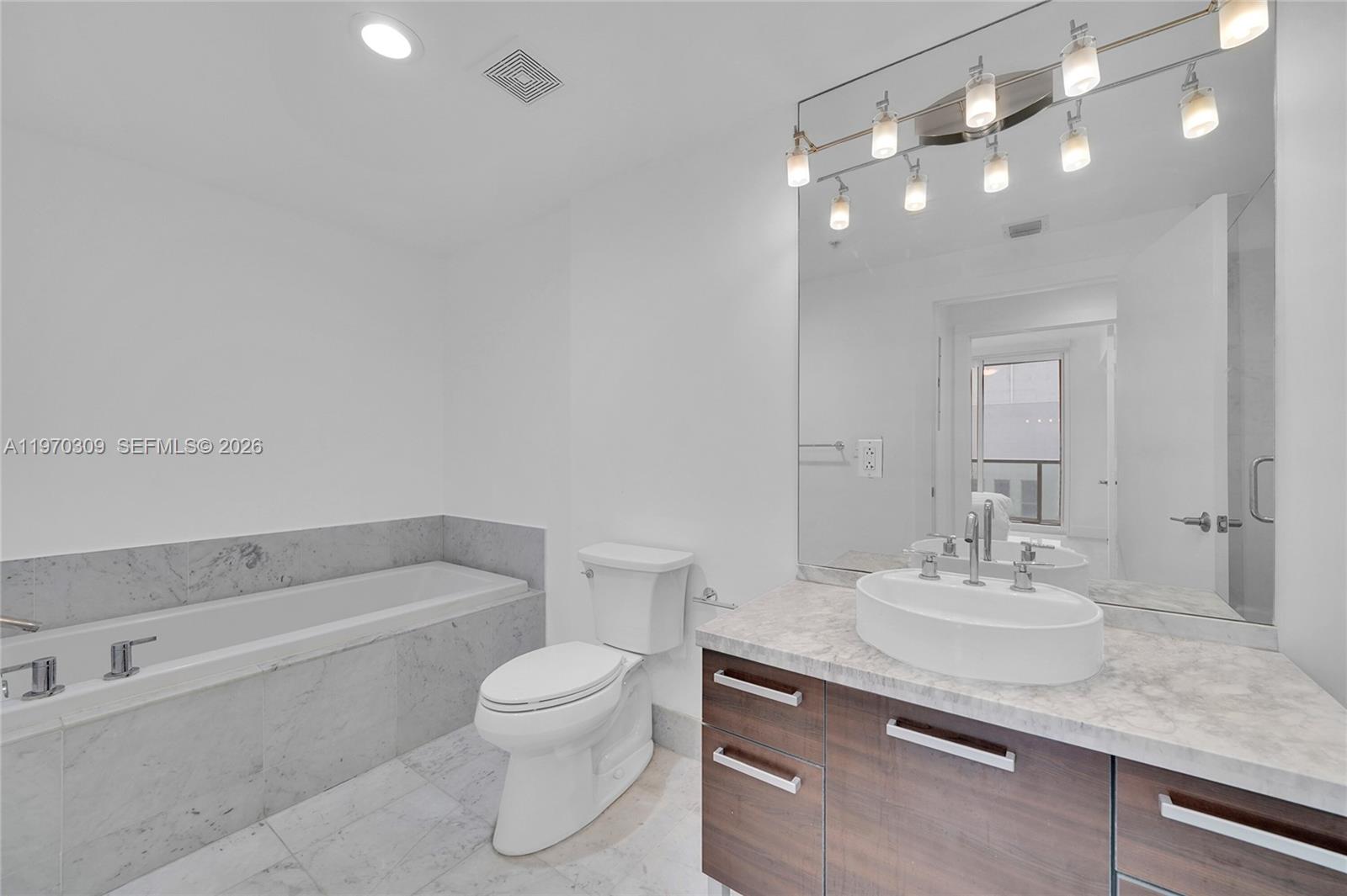253 NE 2nd St #3106, Miami FL 33132