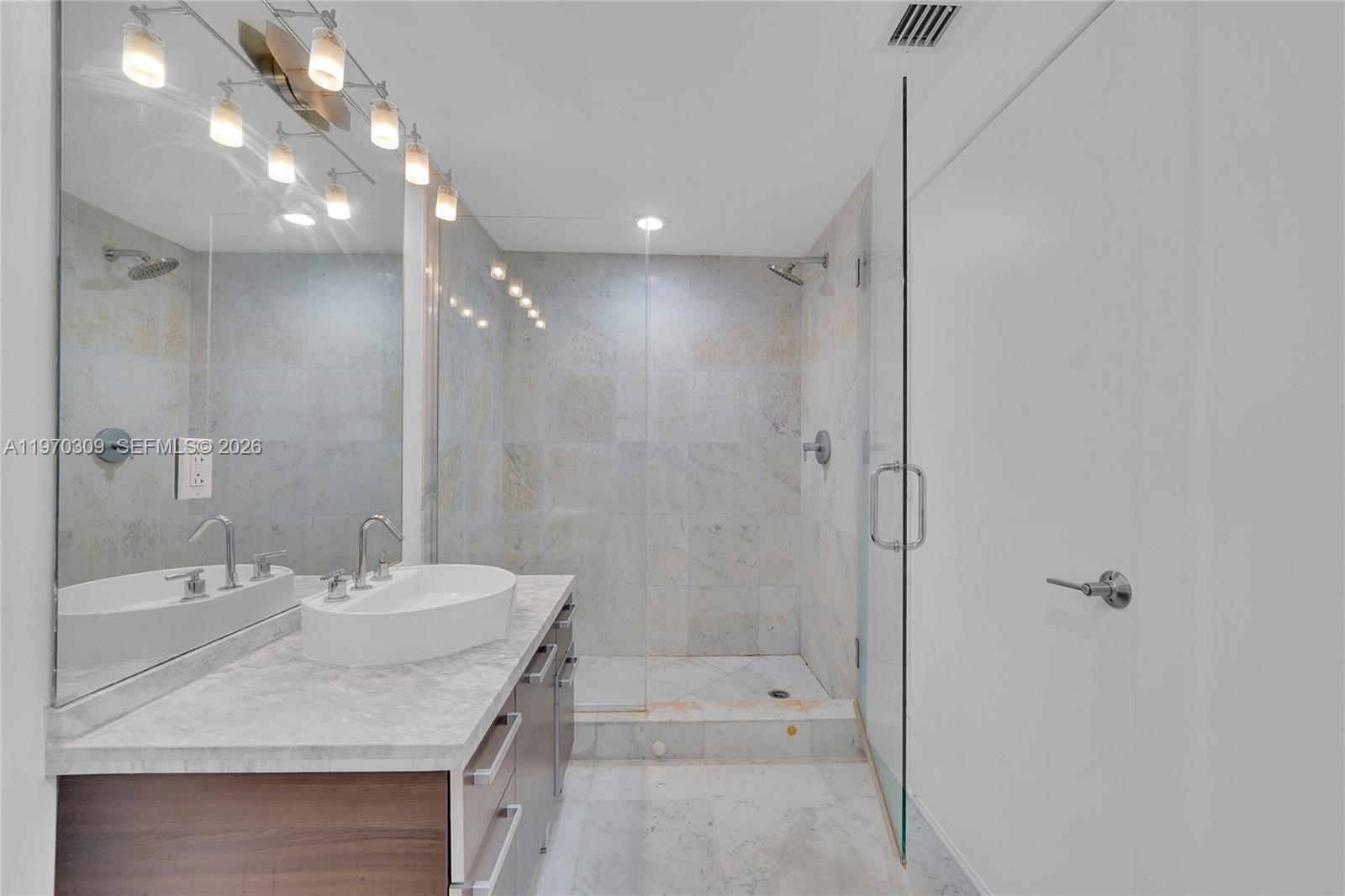 253 NE 2nd St #3106, Miami FL 33132