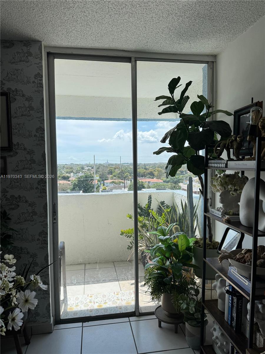 5050 NW 7th St #604, Miami FL 33126
