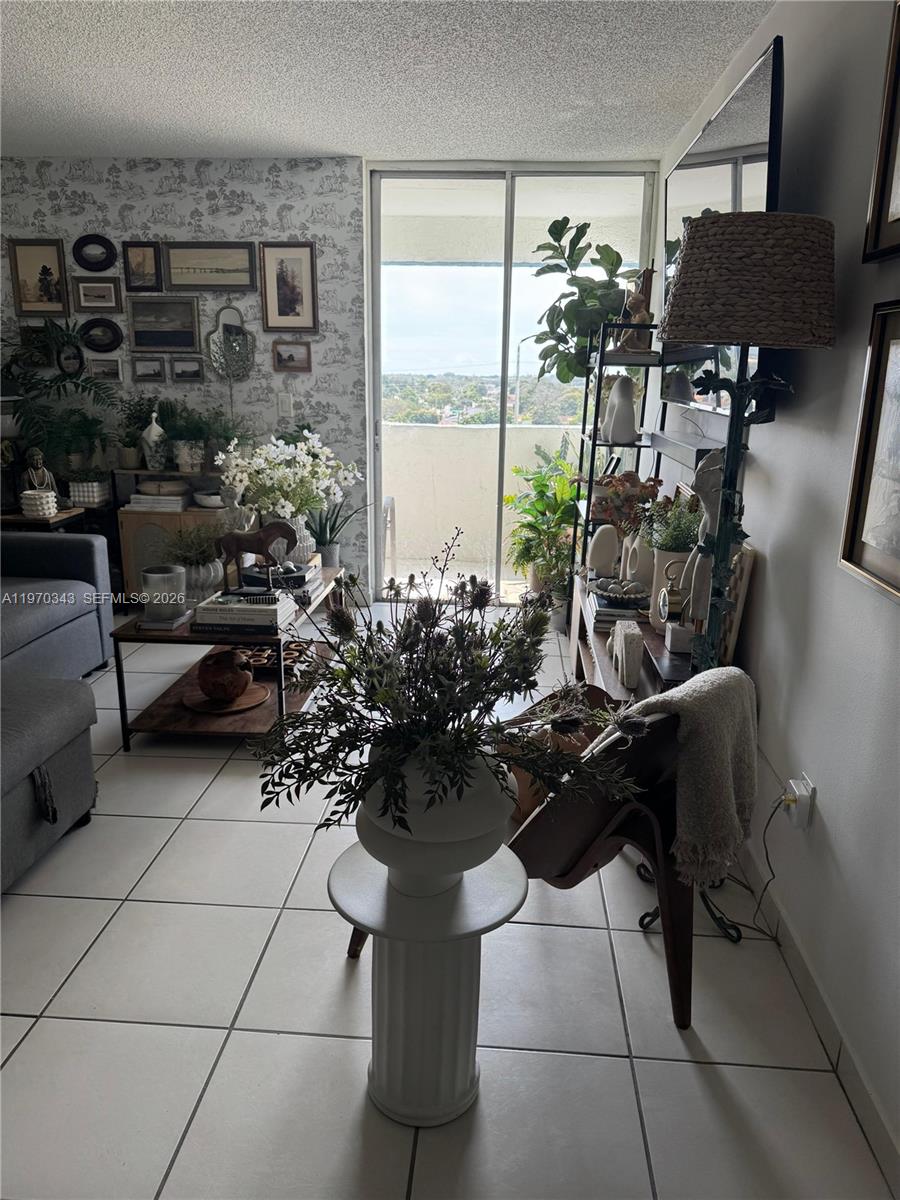 5050 NW 7th St #604, Miami FL 33126