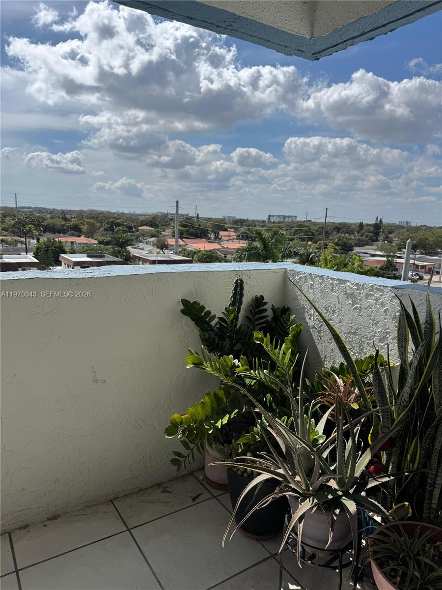 5050 NW 7th St #604, Miami FL 33126