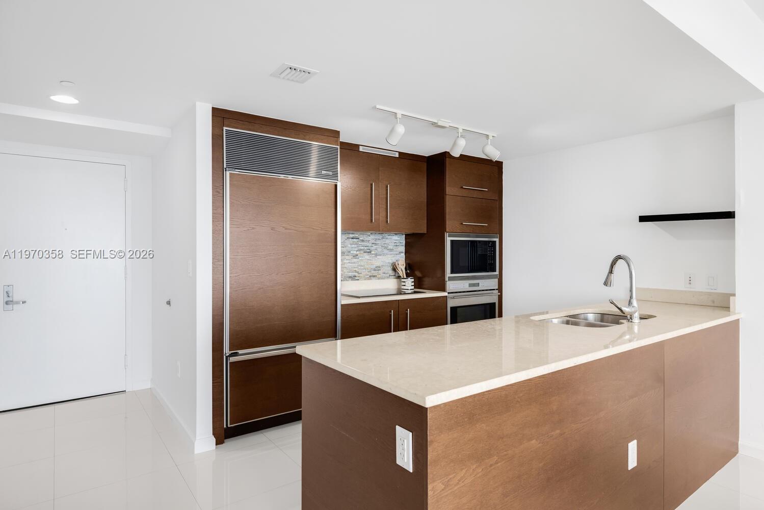 465 Brickell Ave #2705, Miami FL 33131