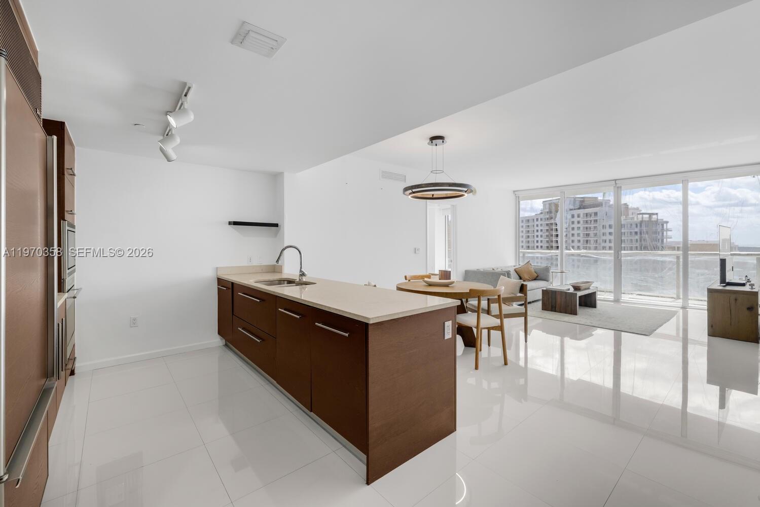 465 Brickell Ave #2705, Miami FL 33131