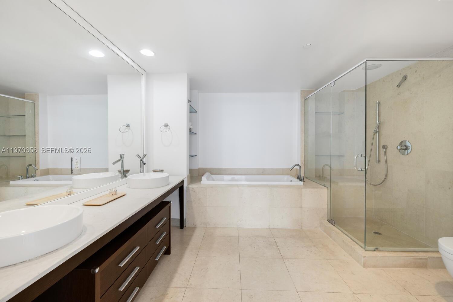 465 Brickell Ave #2705, Miami FL 33131