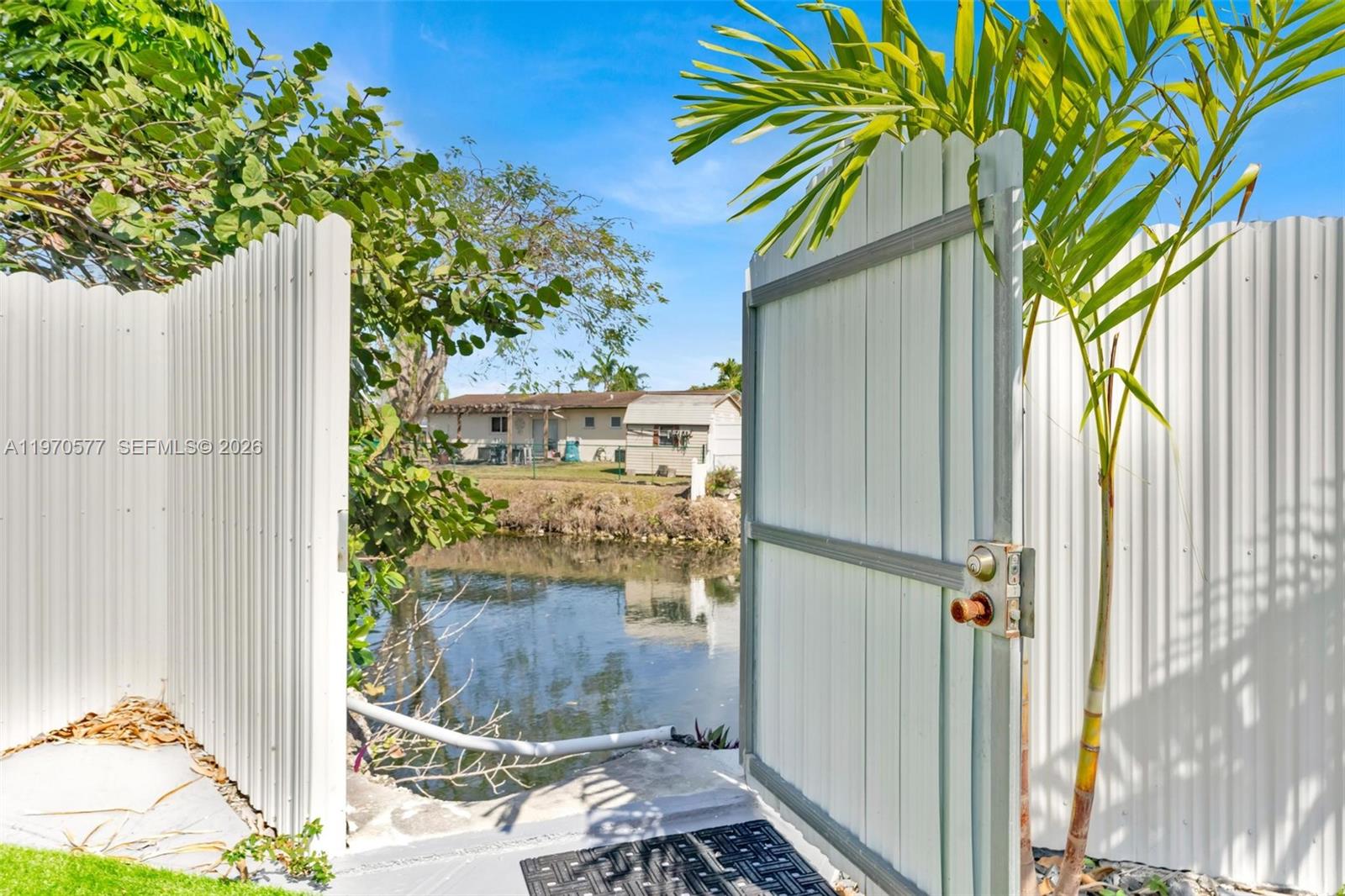 5521 SW 104th Ave, Miami FL 33165