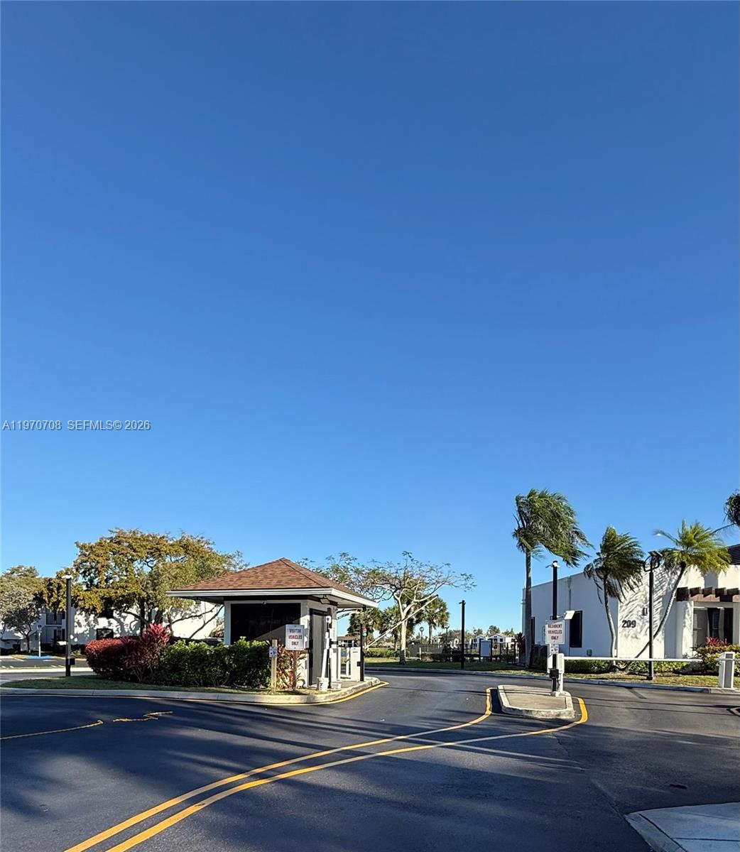 201 Lake Pointe Dr #202, Oakland Park FL 33309