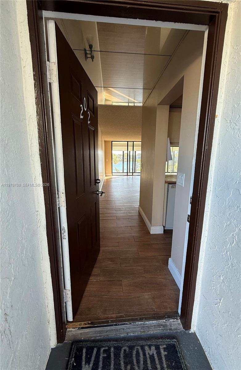201 Lake Pointe Dr #202, Oakland Park FL 33309