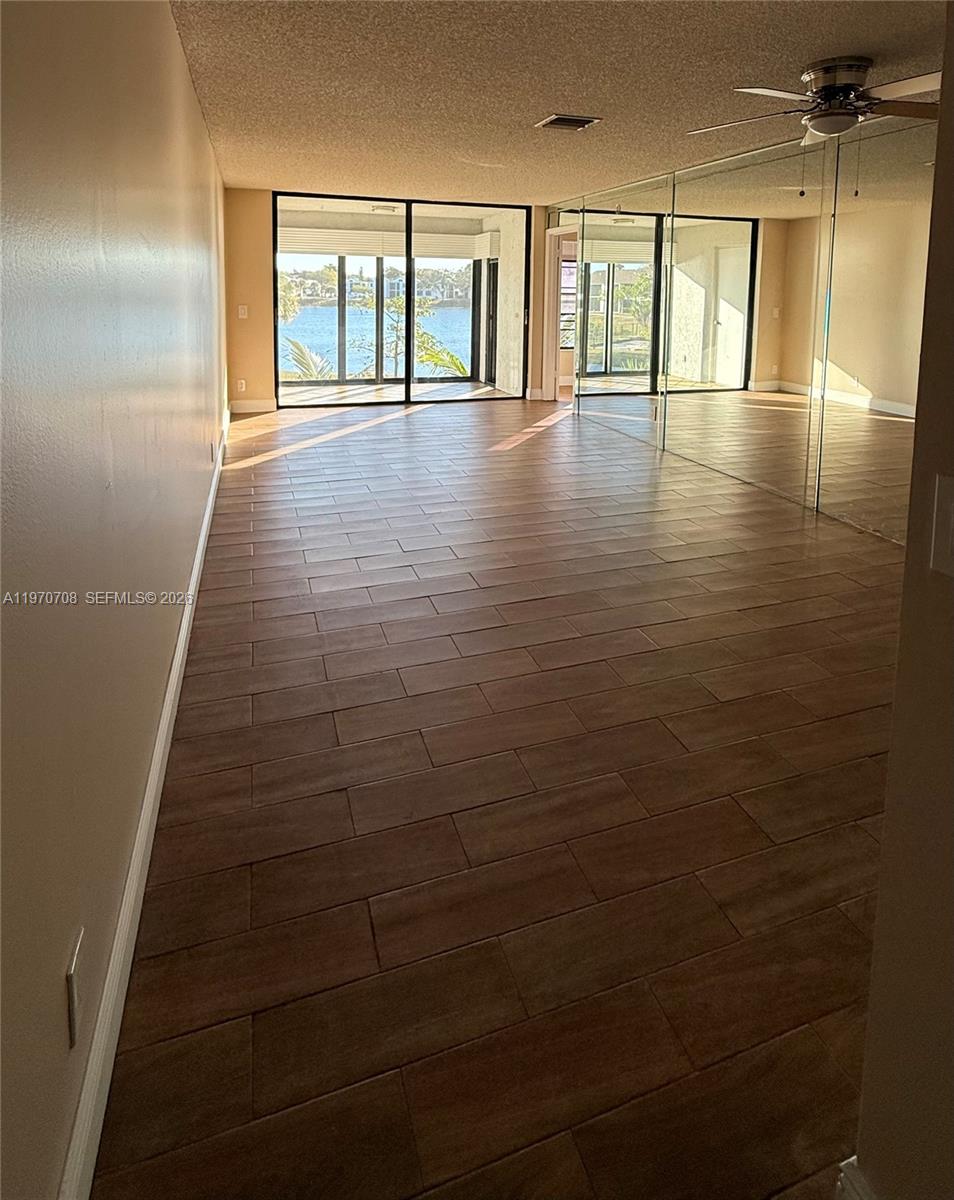 201 Lake Pointe Dr #202, Oakland Park FL 33309